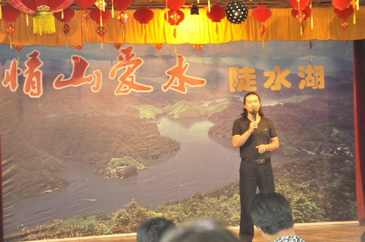 騰格爾模仿秀李狼先生