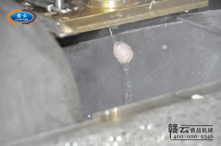 成型出來(lái)的單個(gè)肉丸