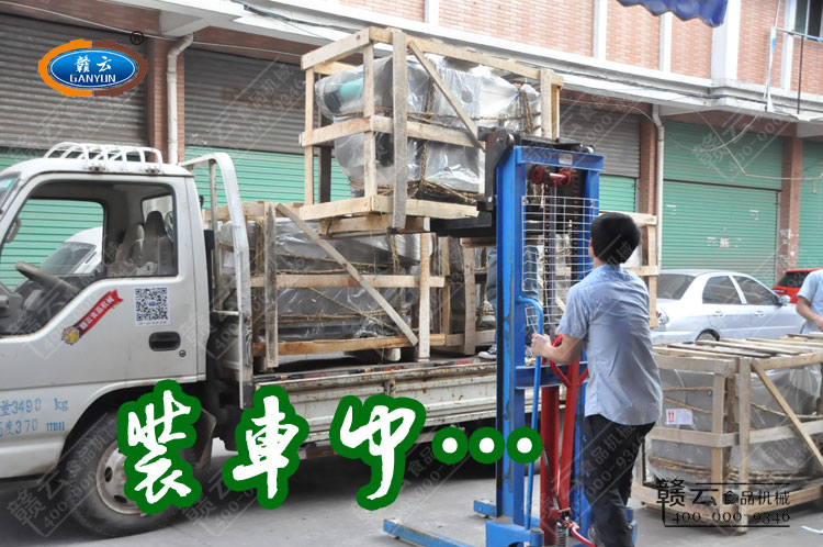 10臺(tái)切菜機(jī)裝車中