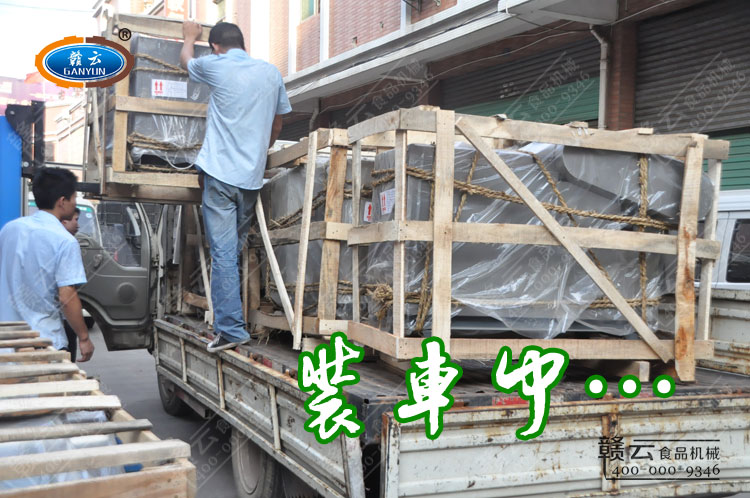 10臺(tái)切菜機(jī)裝車中