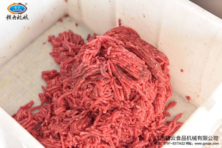 絞肉機(jī)絞出來的新鮮牛肉顆粒